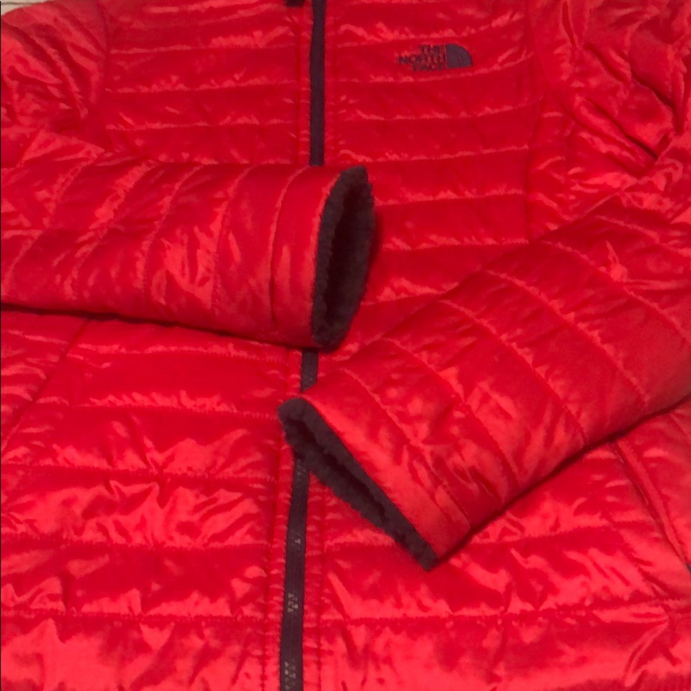 The North Face girls reversible puffer jacket - Picture 3 of 16